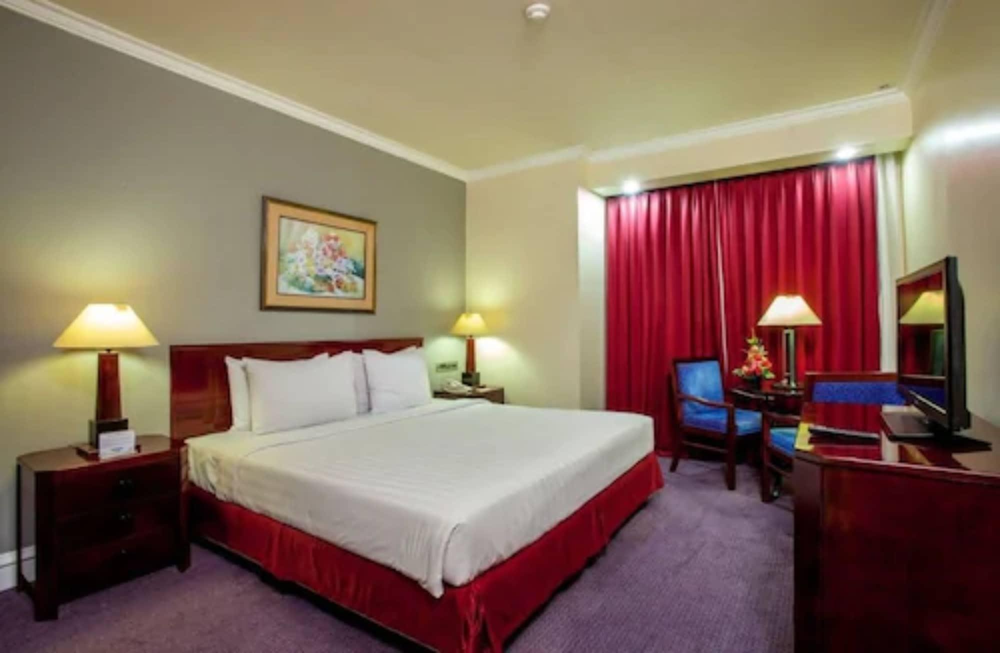 Surabaya Suites Bagian luar foto