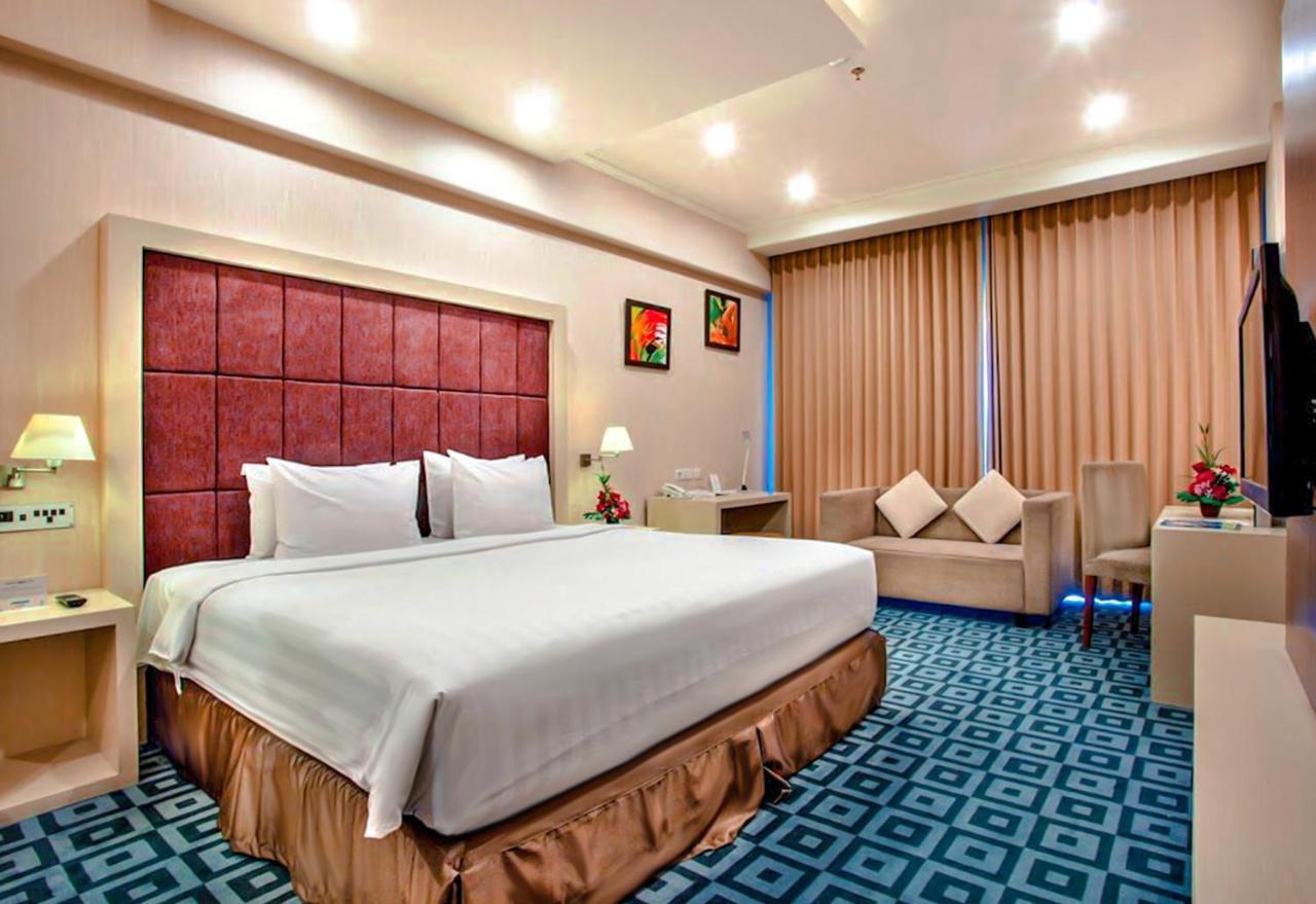 Surabaya Suites Bagian luar foto