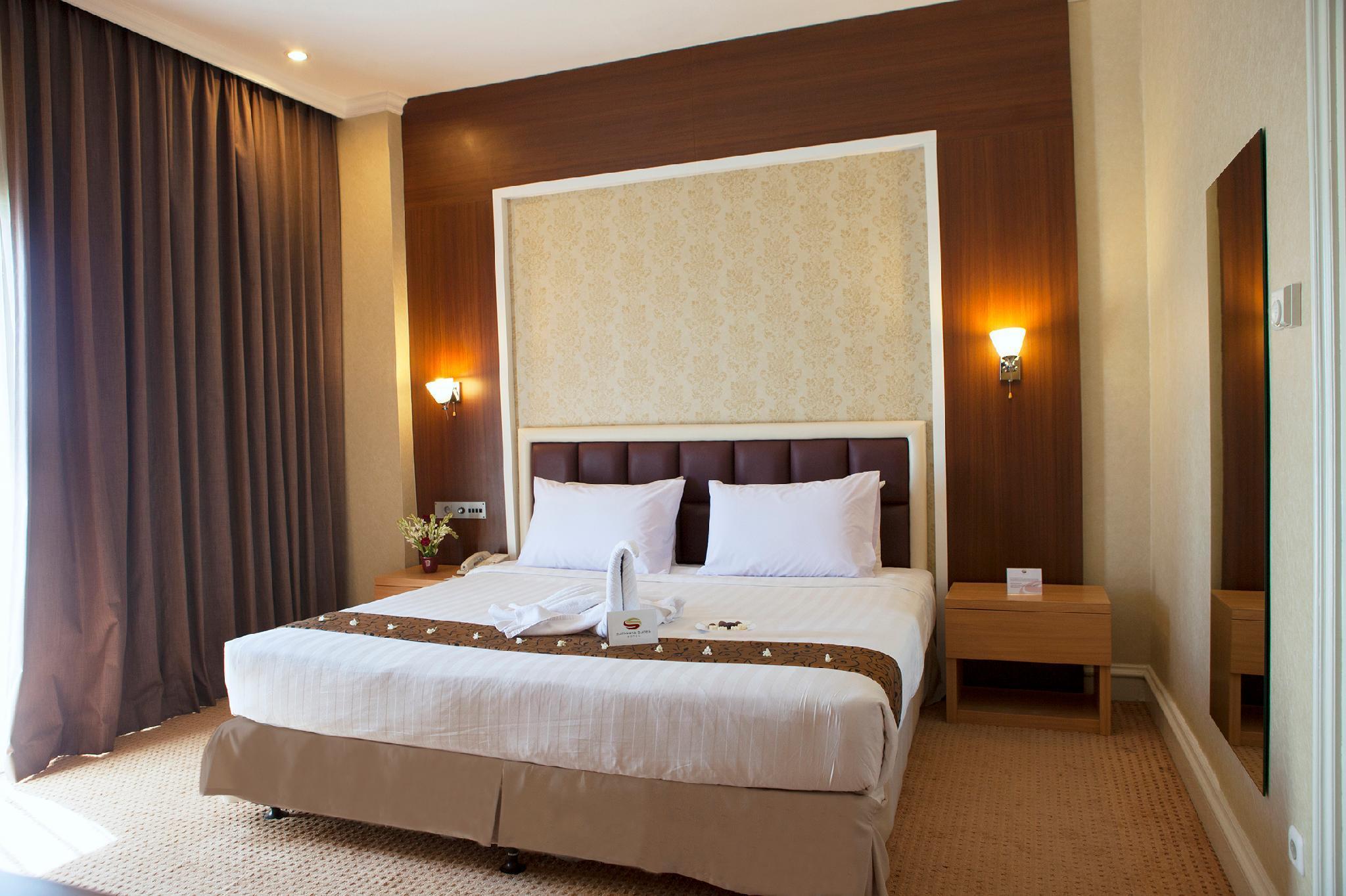 Surabaya Suites Bagian luar foto