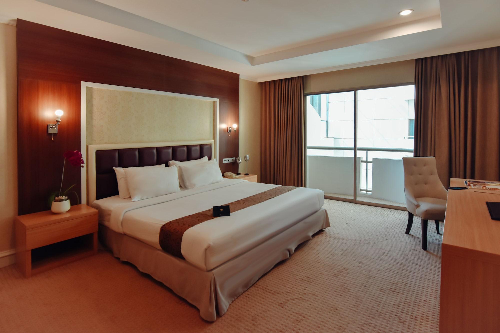 Surabaya Suites Bagian luar foto