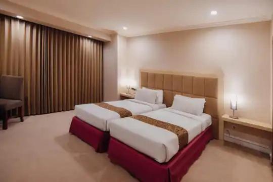 Surabaya Suites Bagian luar foto